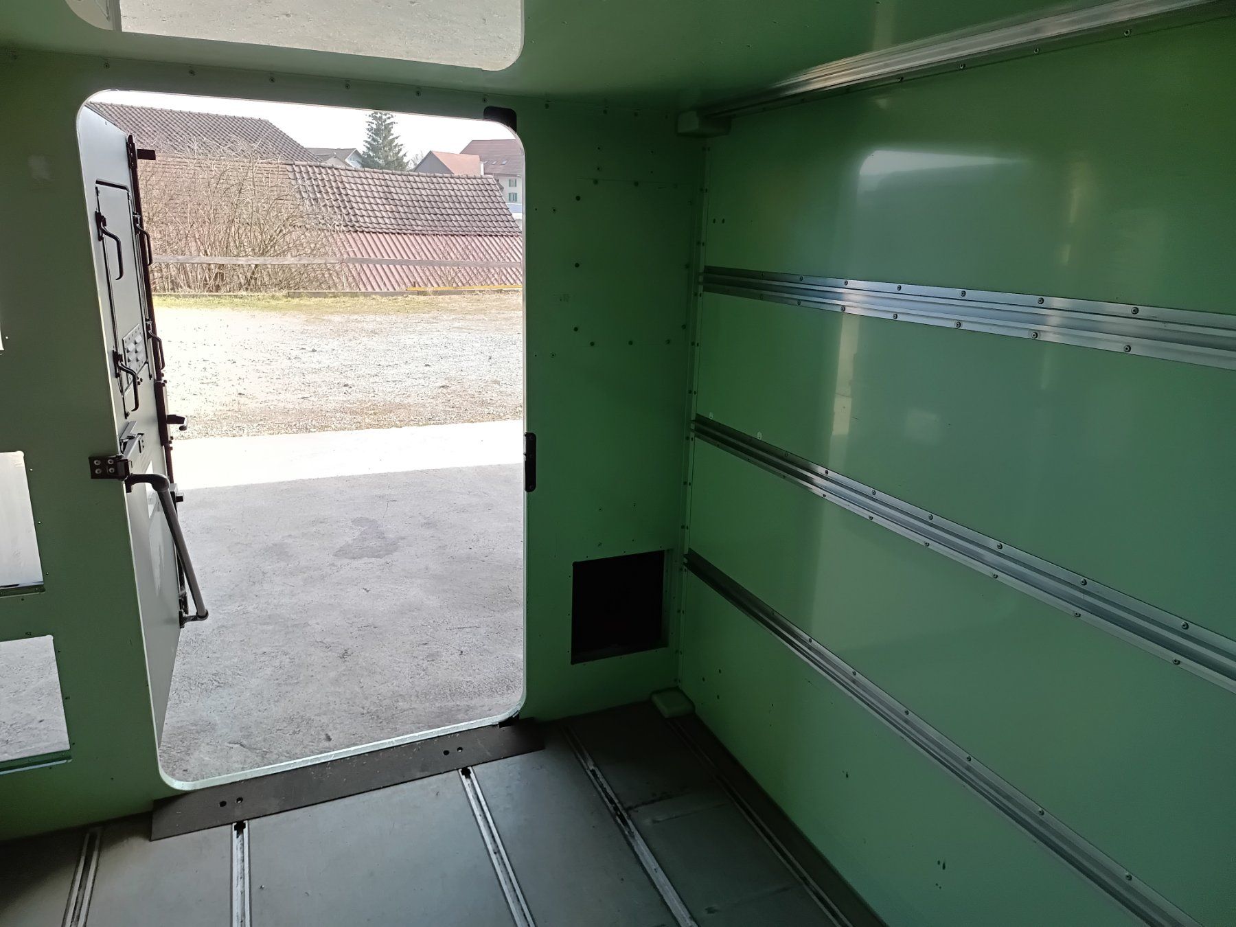 Contenitori edile: Funkcontainer der D-Bundeswehr – Usato da Hallwil venduto da Henryzb 6