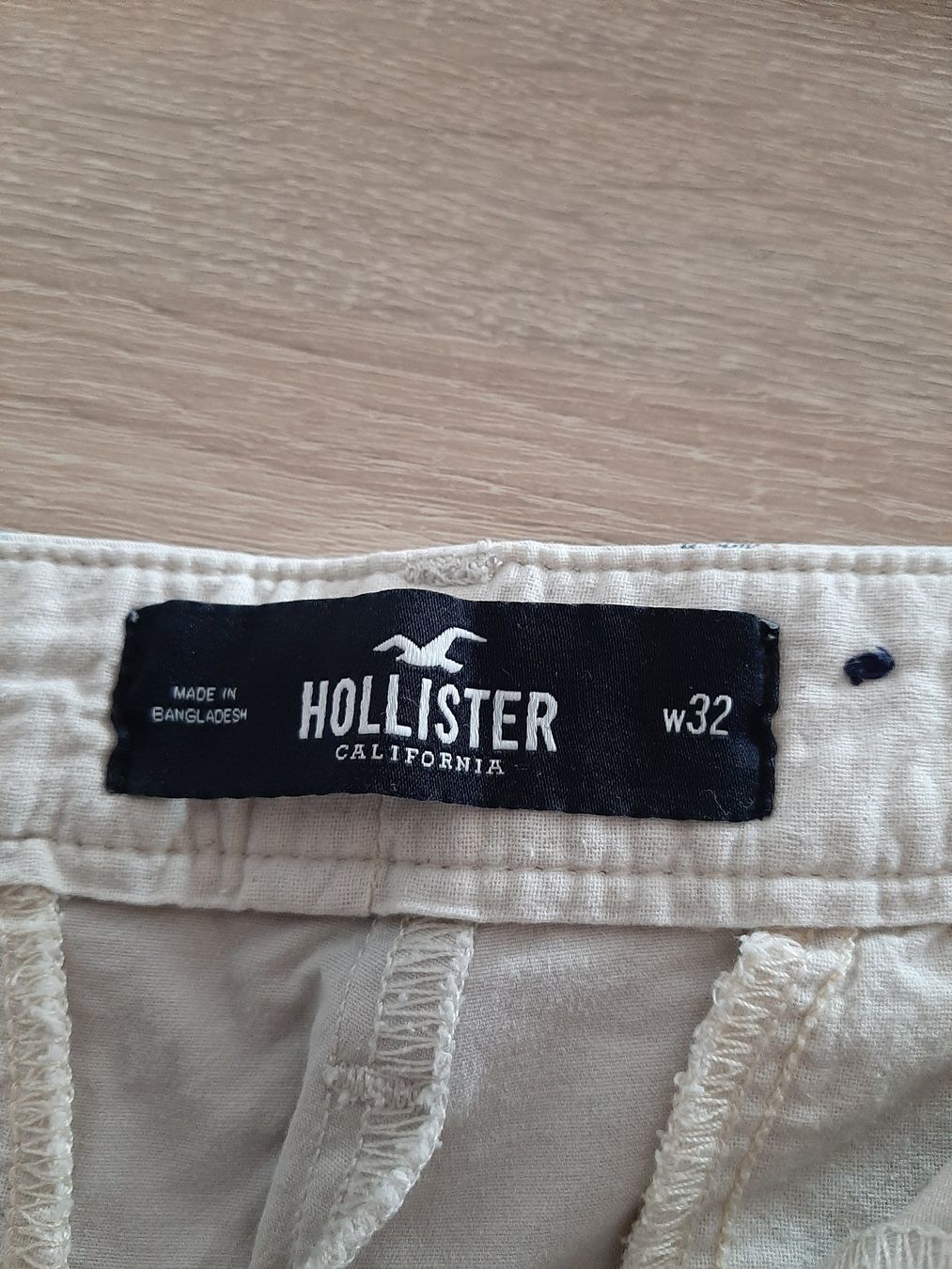 Hollister Pantaloni: Kurze Hose hellbeige mit Muster, Weite Gr. 32 – Usato da Menziken venduto da Rien1 2