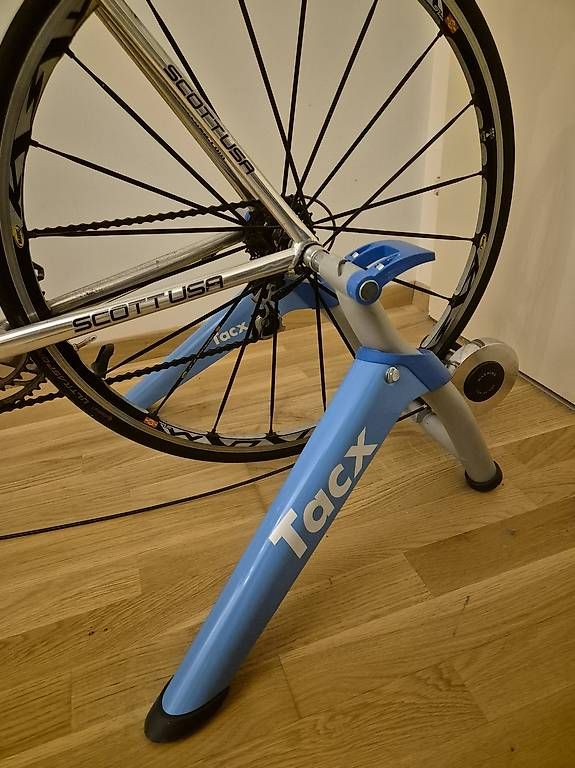Hometrainer: Tacx Rollentrainer inkl. Laptop / Tablet Tisch – Usato da Wädenswil venduto da YannicG 3
