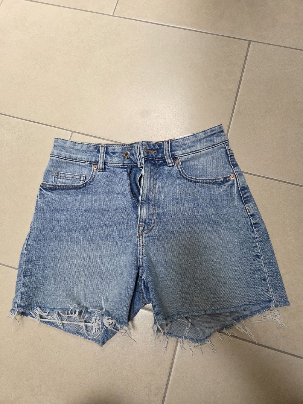 H&M Hosen: drei Shorts gr 36 – Gebraucht aus Aadorf von JFPS 1