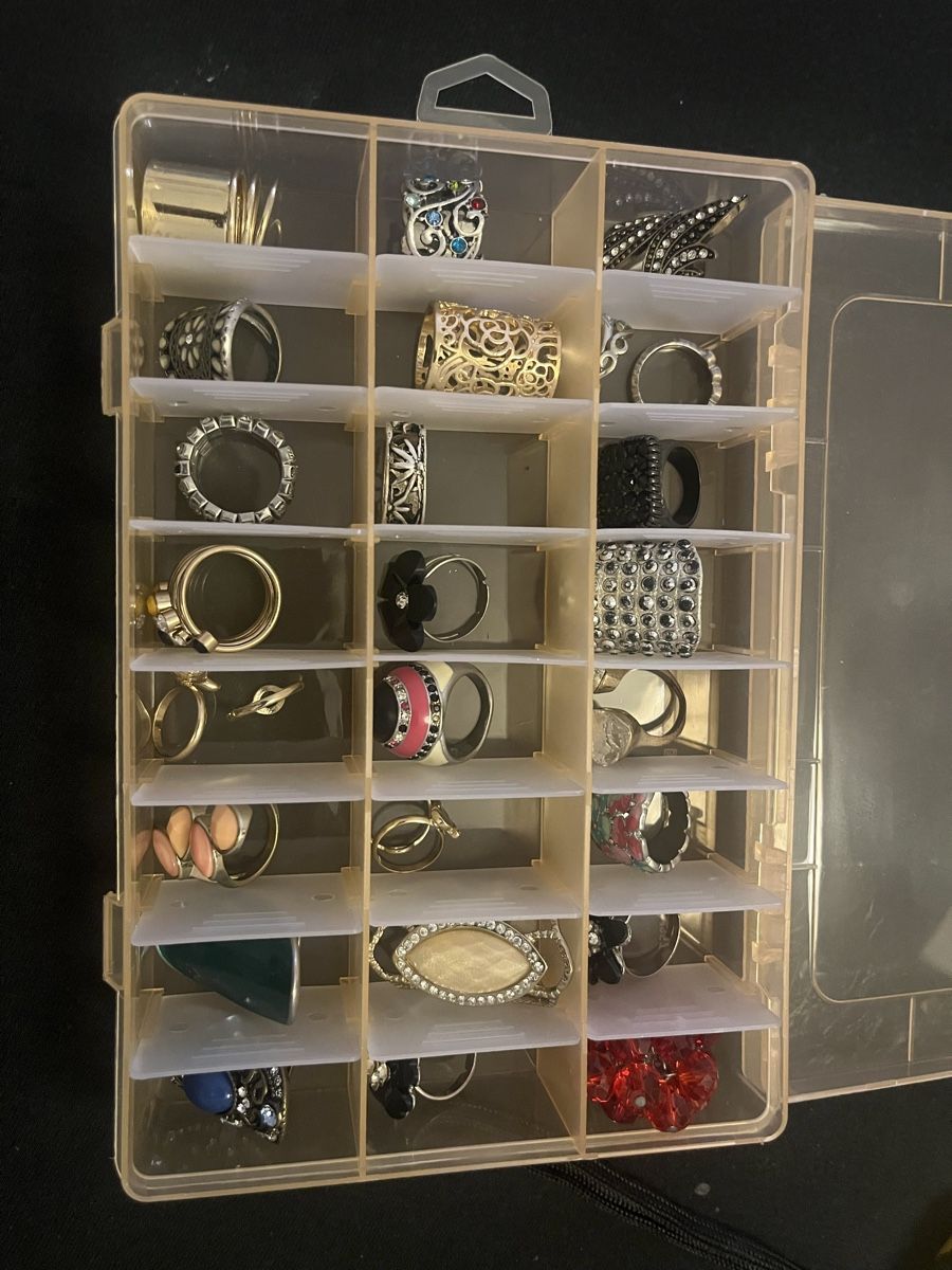 Sonstiger Schmuck: Schmuckring Sammlung Box gemischt guter Zustand – Gebraucht aus Olten von sae_82z2