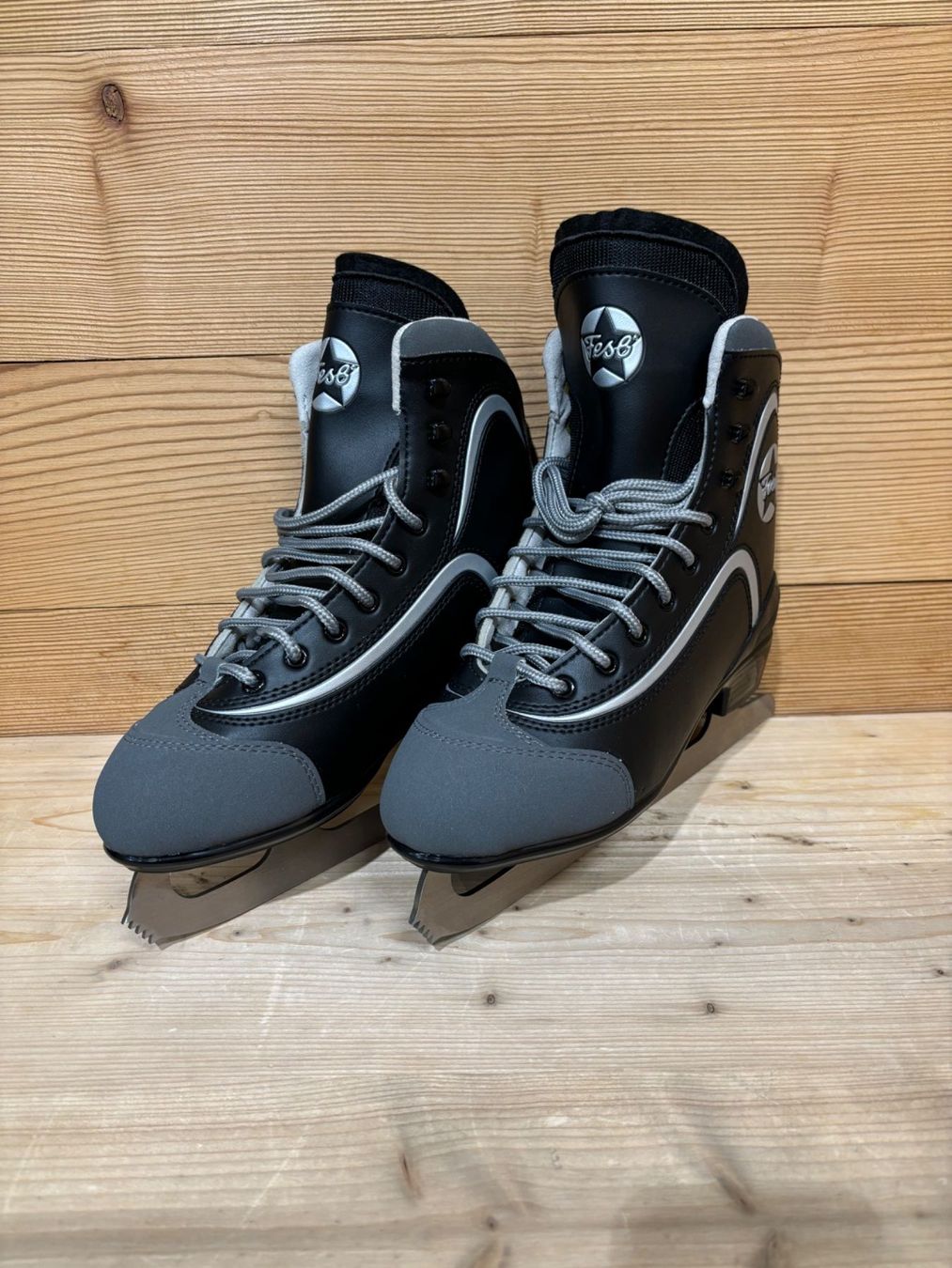 Pattini da ghiaccio: Schlittschuhe, Fesl Premium Princess, Grösse 38 – Nuovo e nell'imballaggio originale da Schwarzsee venduto da Sidecut