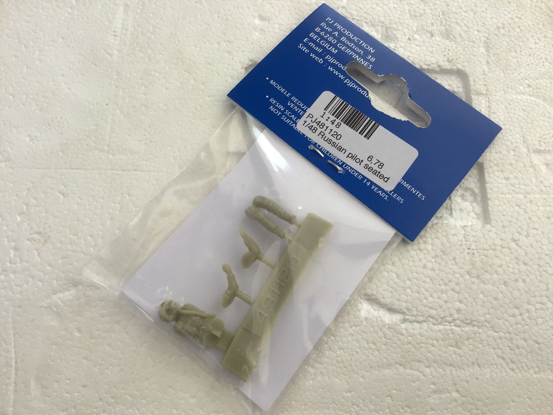 Modellbausätze & Standmodelle: Russischer Pilot, sitzend, 1/48, Resin-Figur, Neu – Neu und originalverpackt aus Männedorf von Spezial-Modelle 1
