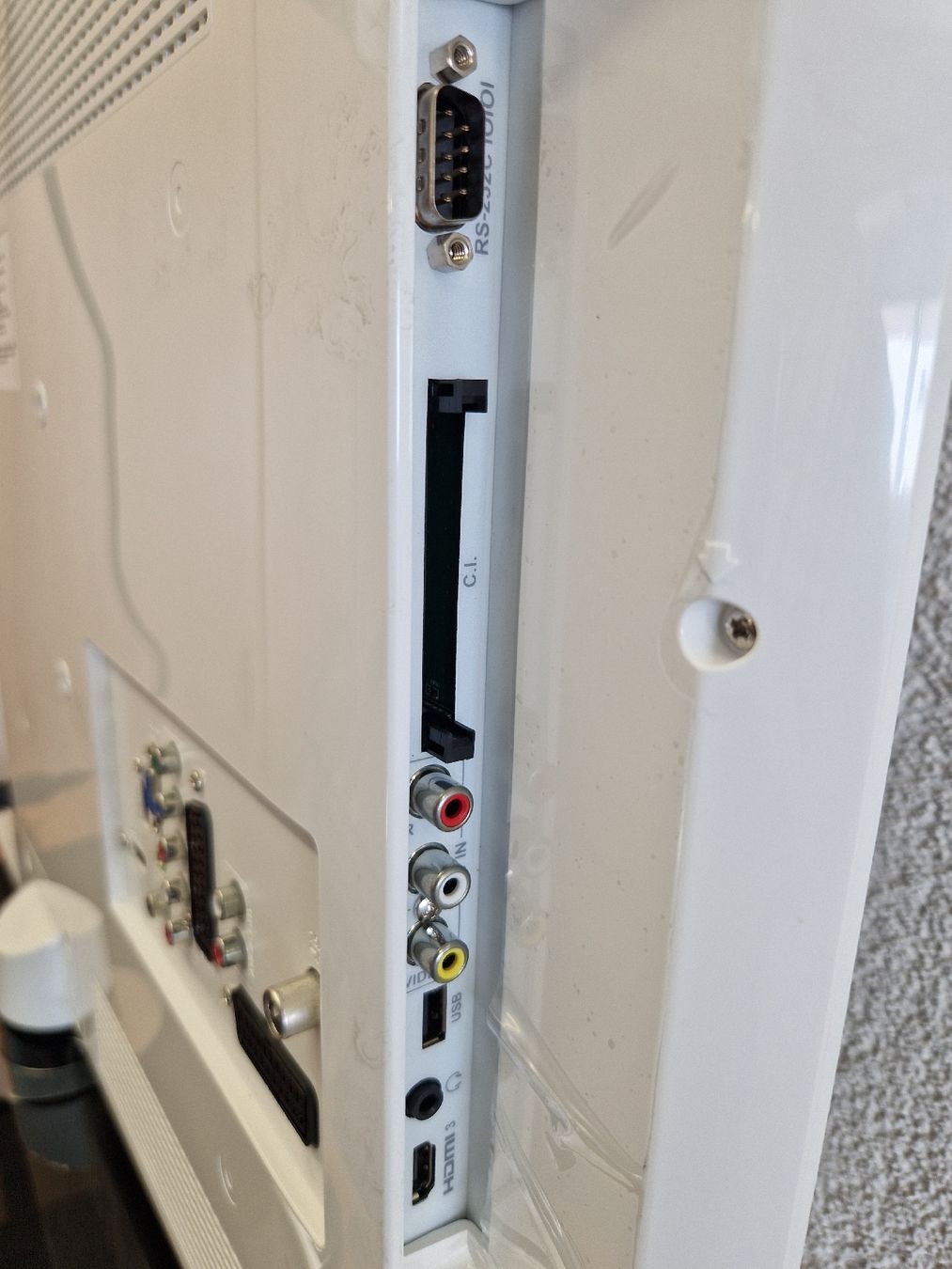 Sharp Appareils TV: SHARP LC-32LE320E – D'occasion à Einsiedeln par Radiofreund 3