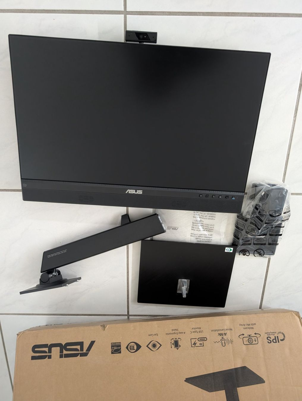 Asus Monitor: ASUS BE24ECSNK Dockstation Video Conferencing – Usato da Gisikon venduto da Hardware.passion