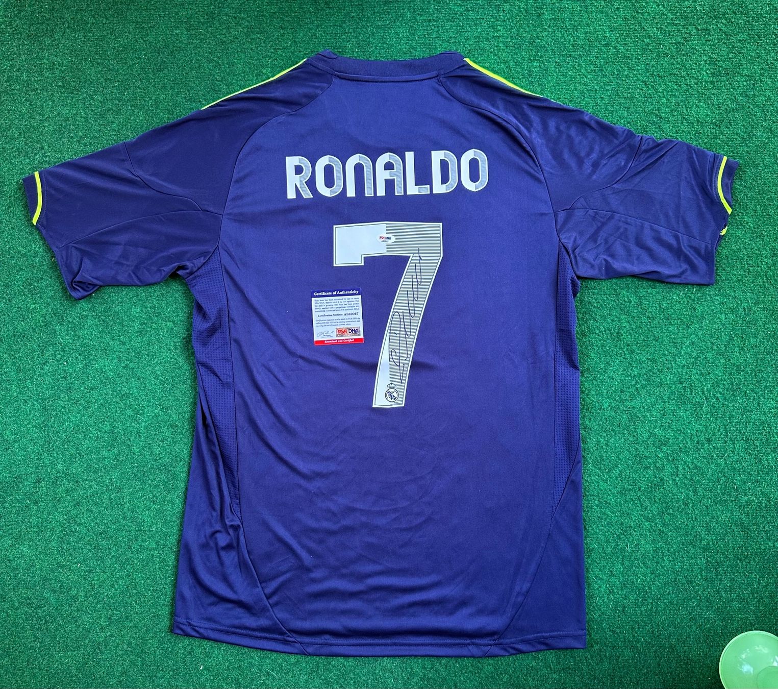 Autografi: T-Shirt mit Ronaldos Originalautogramm – Nuovo e nell'imballaggio originale da Bachenbülach venduto da inn_5kmg 2