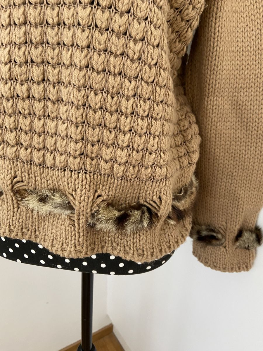 Pullover & Sweatshirts: Hellbrauner Strickpullover mit Echtpelz-Details 40/42 – Gebraucht aus Zürich von Eves.vintage.element 2