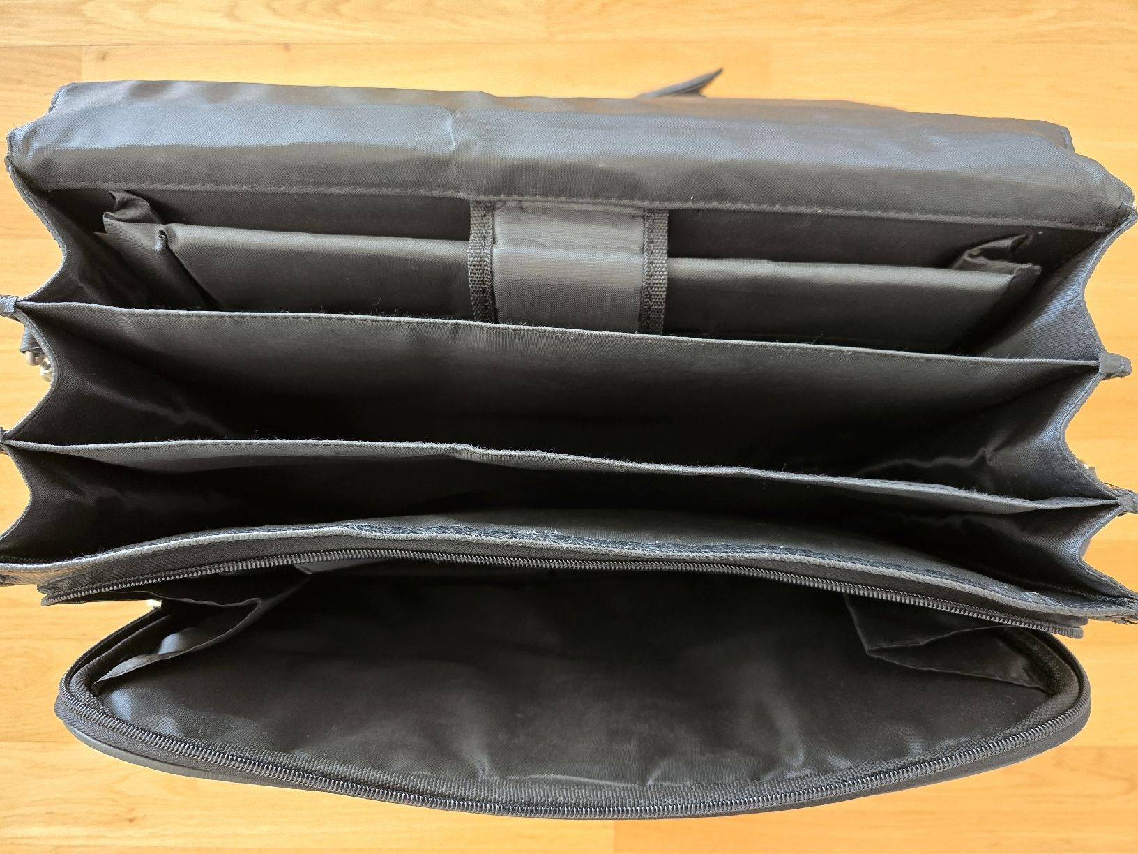 Koffer & Taschen: Aktentasche aus Leder in schwarz – Gebraucht aus Baar von CorinnaFe 4