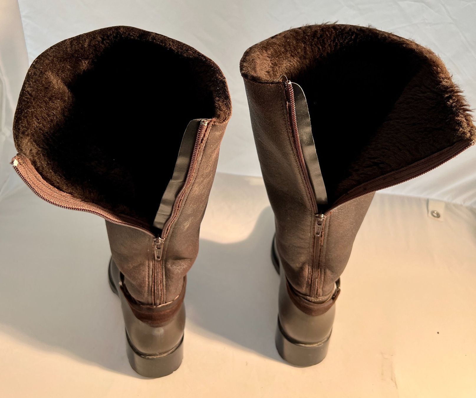 Scarpe da donna: Leder-Kunststoffstiefel in Braun Gr.39 – Usato da Zürich venduto da Drahtzug 3