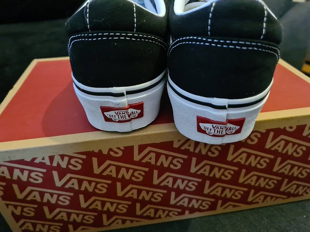 Scarpe da donna: Vans Schuhe Plattform, Gr.38 schwarz neu – Usato da Rupperswil venduto da Homer20 3
