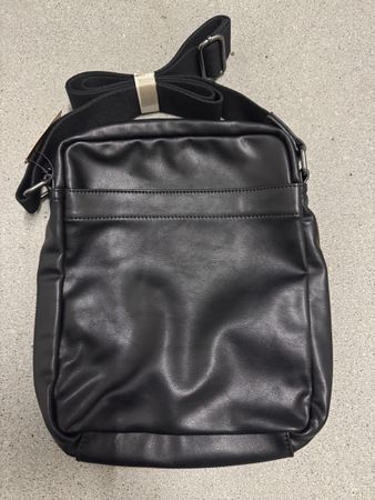 Umhängetasche Leder schwarz neu mit Etikett 
