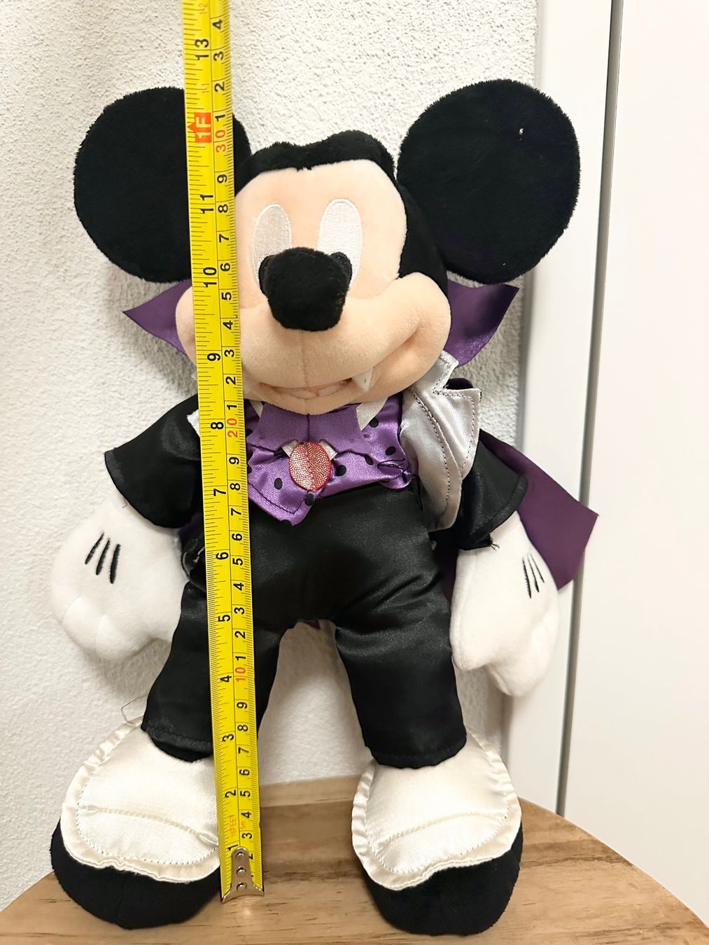 Disney Statuette: Disney Mickey Mouse Vampire Dracula Plusch store exclusive – Usato da Baar venduto da Mic_vL 2