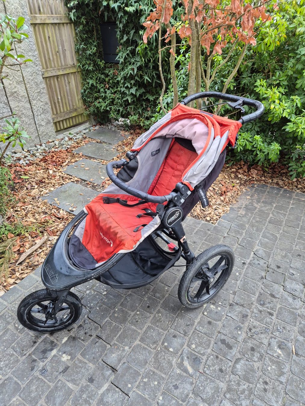 Baby Jogger Kinderwagen: Babyjogger Summit X3 inkl. Babywanne – Gebraucht aus Bremgarten AG von Spirelli