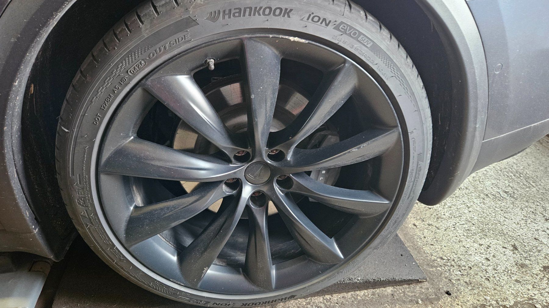 Tesla Pneumatici & Ruote complete: Tesla Model X 22 Zoll Räder – Usato da Einsiedeln venduto da Roger515 2