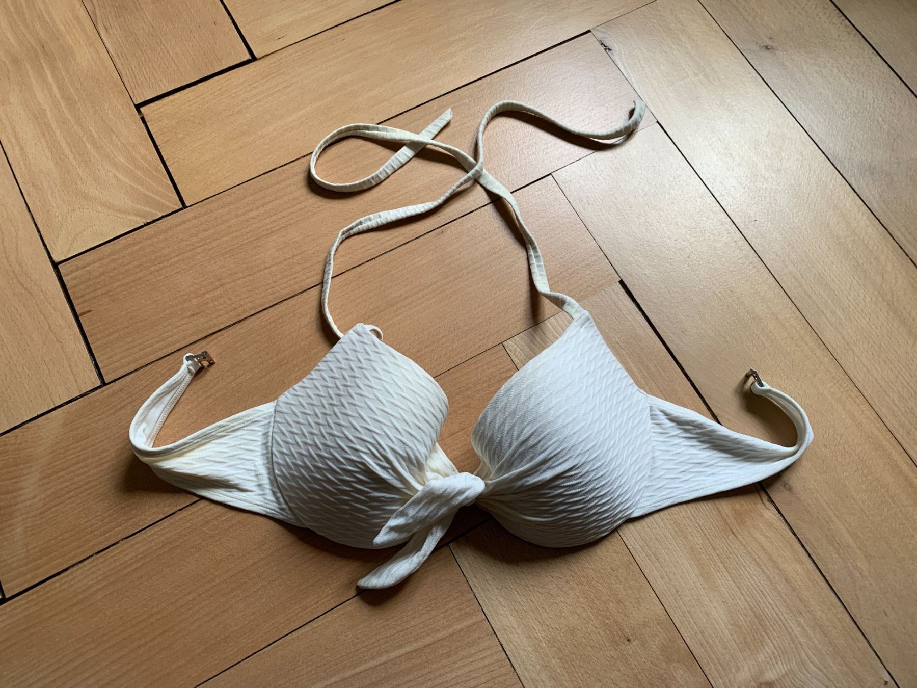 Badekleider & Bikinis: Bikini Oberteil weiss - M – Gebraucht aus Zürich von Diazaio