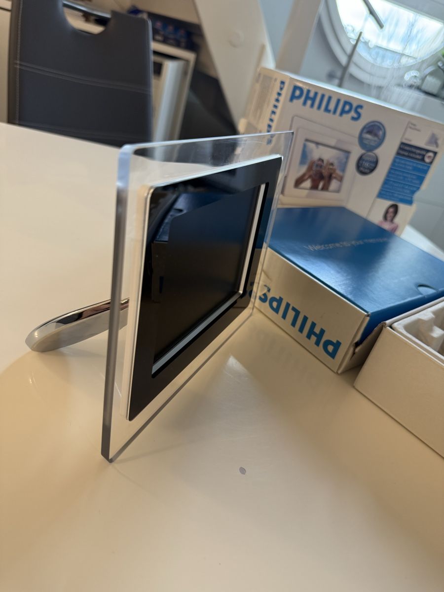 Cornici: Philips Digital Photo Frame with Accessories Used – Nuovo (secondo la descrizione) da Zürich venduto da Seefeld62 2