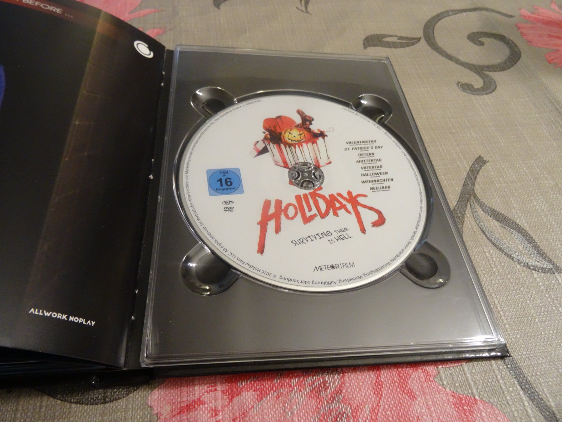 Alle DVDs: Holidays - Surviving Them Is Hell MEDIABOOK BLU-RAY – Gebraucht aus Olten von Disc-Verkauf 2