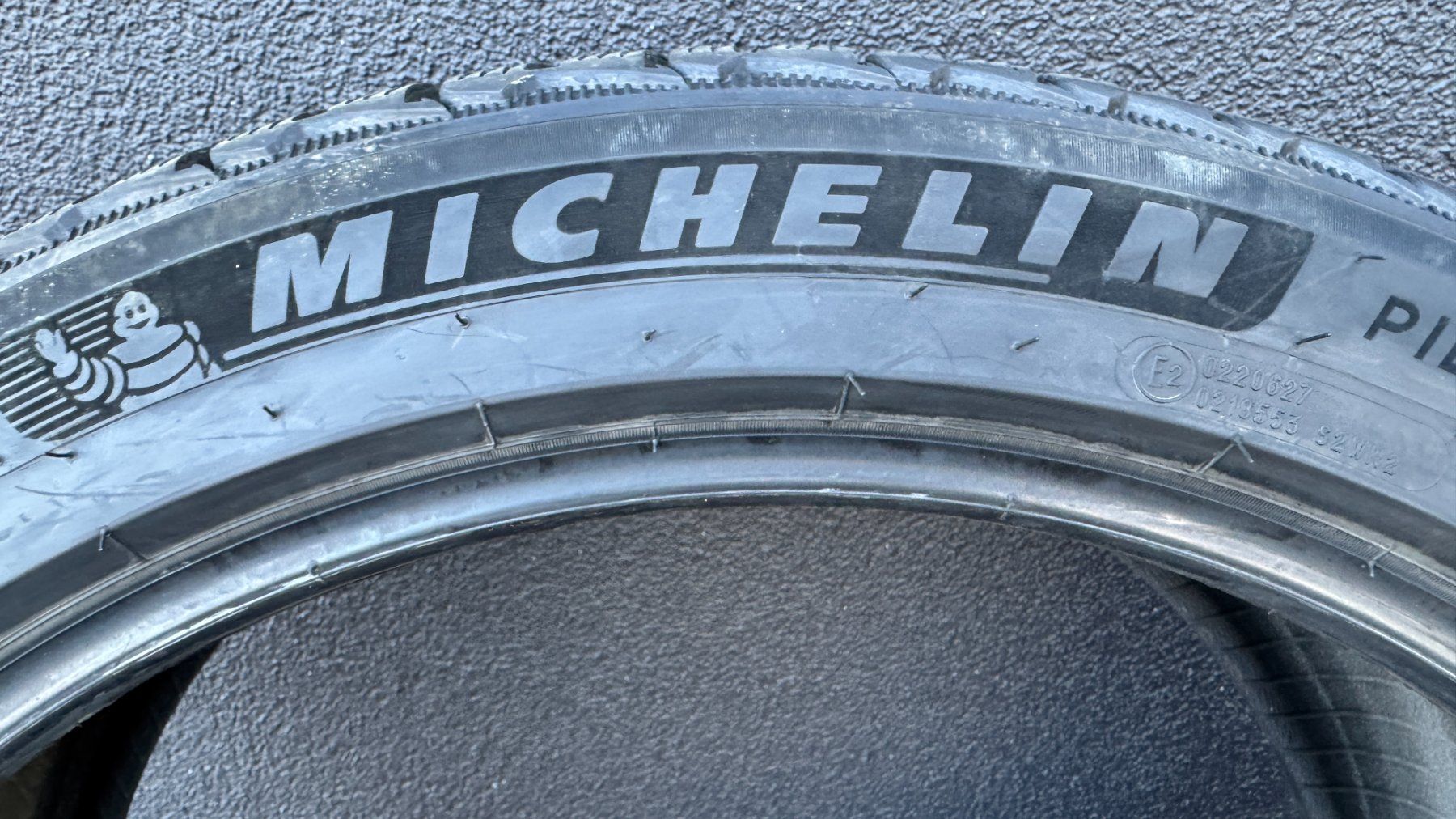 Pirelli Pneumatici & Ruote complete: 4 X 23 Zoll Winterreifen – Usato da Altstätten venduto da TM-Auto 2