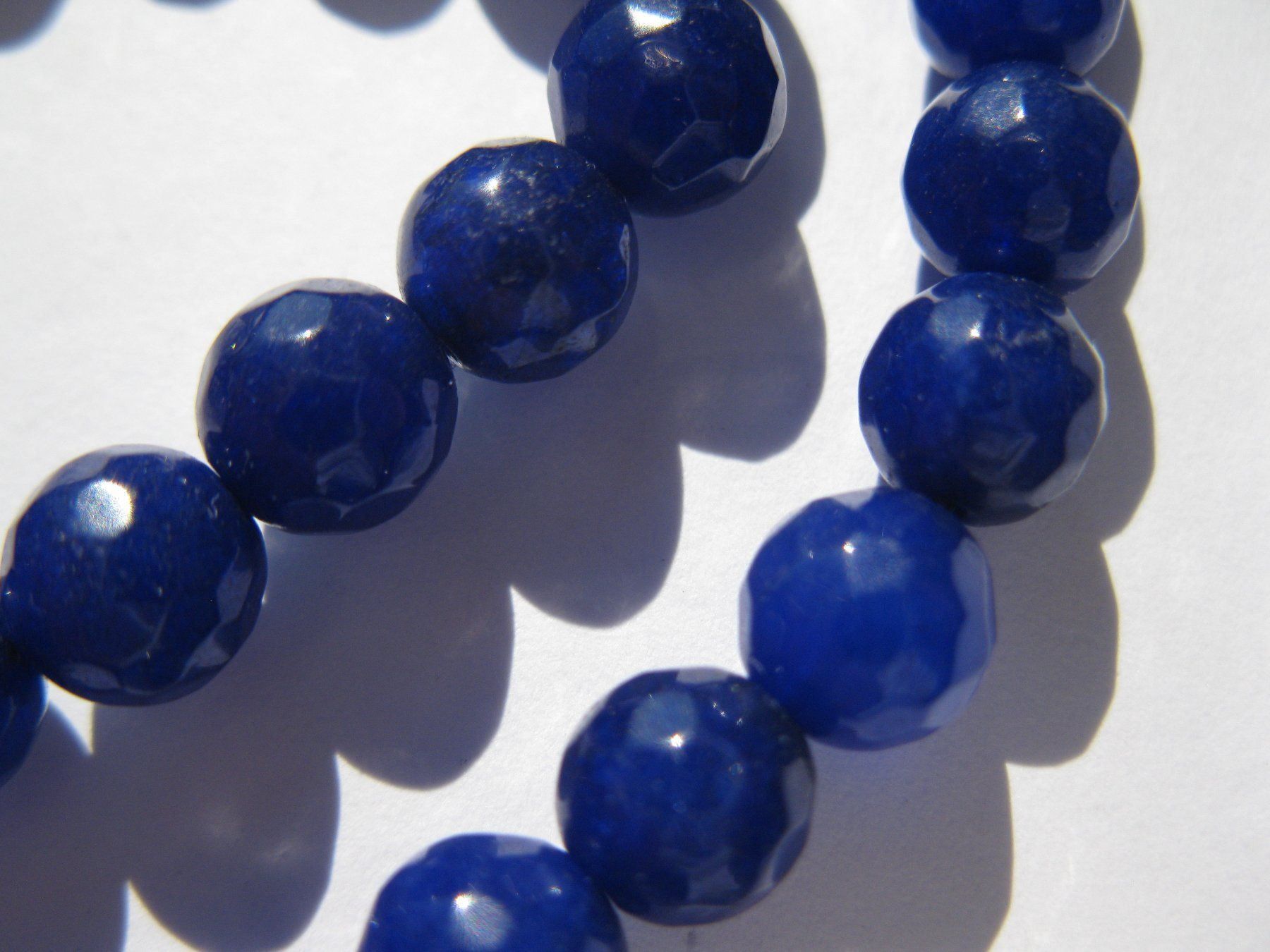 Perle (finte): 1 Strang Achat dunkelblau 6mm facettiert – Nuovo e nell'imballaggio originale da St. Margarethen TG venduto da LuanaKa