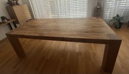 Massiver Eichenholztisch