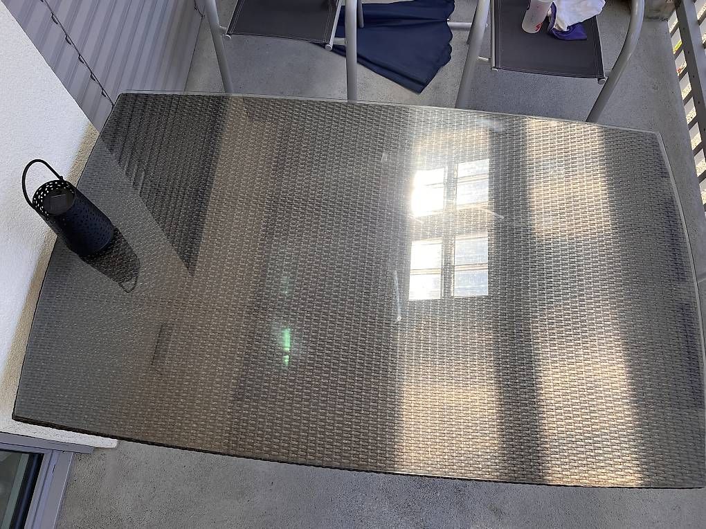 Tavoli: Balkon / Gartentisch aus Rattan mit Glasplatte – Usato da Pfungen venduto da Pumii1 1
