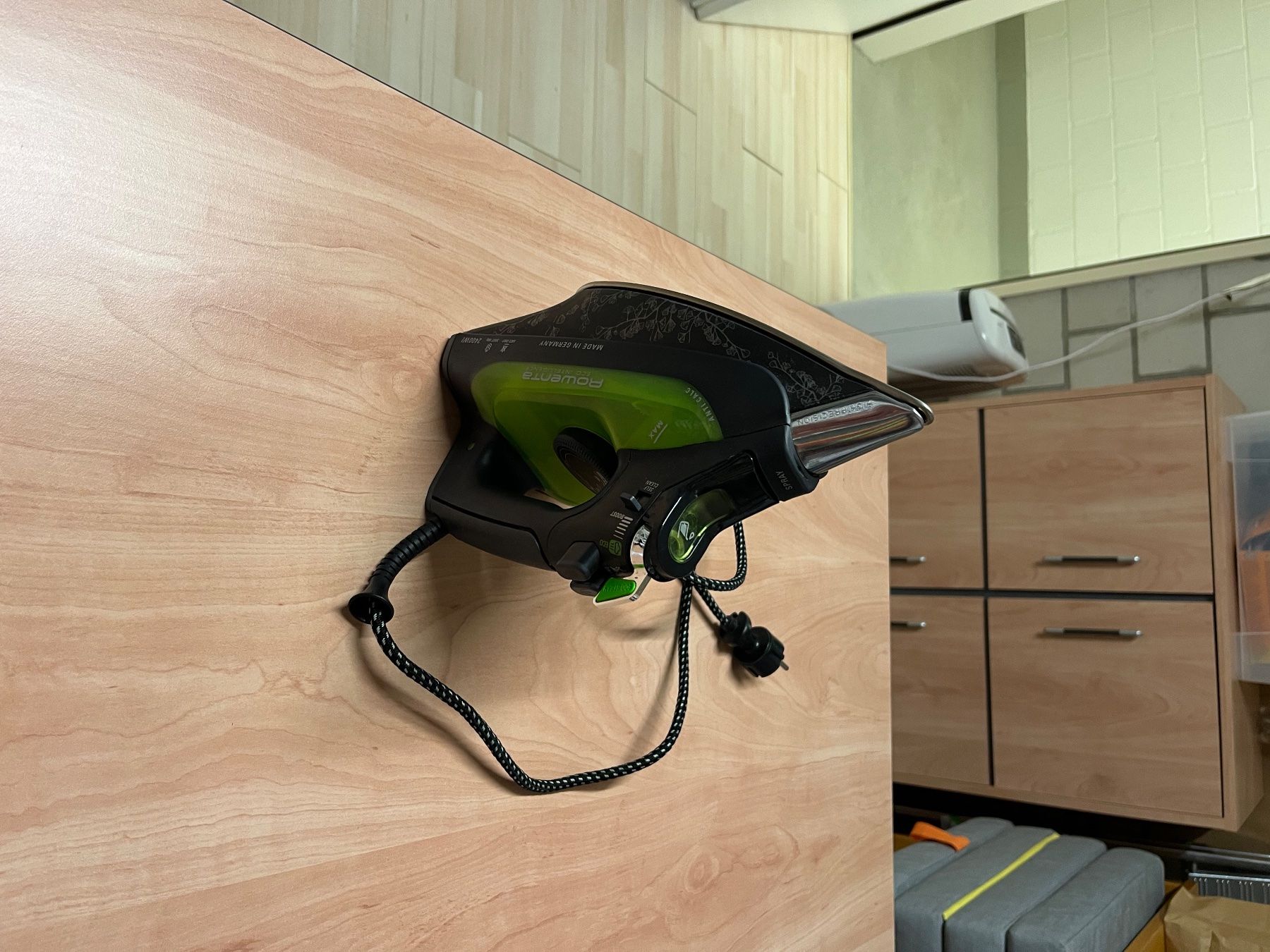 Rowenta Ferri da stiro: Rowenta Eco Intelligence Dampfbügeleisen – Usato da Nänikon venduto da Leto2005 1