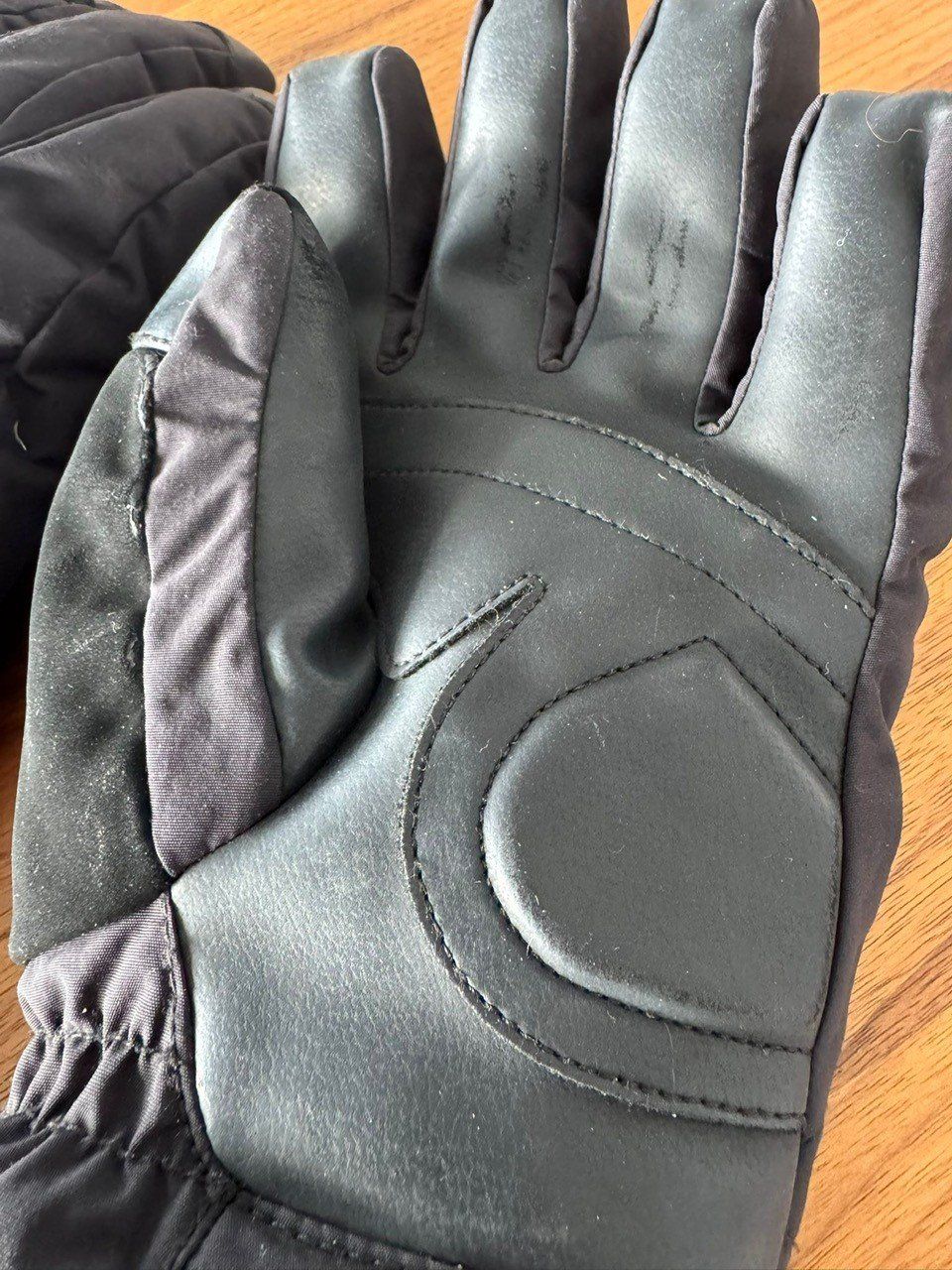 Canada Goose Gants & mitaines : Canada Goose  Black Arctic Down Gloves – D'occasion à Männedorf par mic_y26r 4
