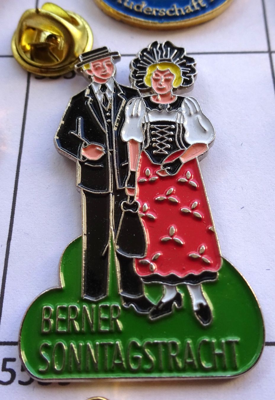 Placchette & Badge: Pin BERNER Sonntagstracht – Usato da Utzenstorf venduto da BUtter81