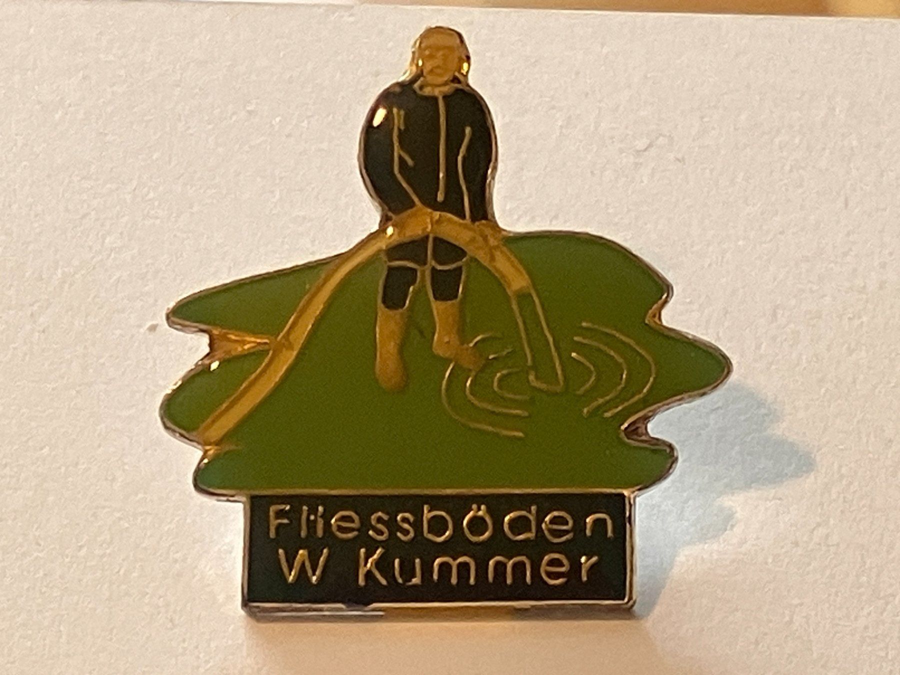 Plaquettes & Badges: 1 Pin Fliessböden W. Kummer – D'occasion à Basel par djwwpp