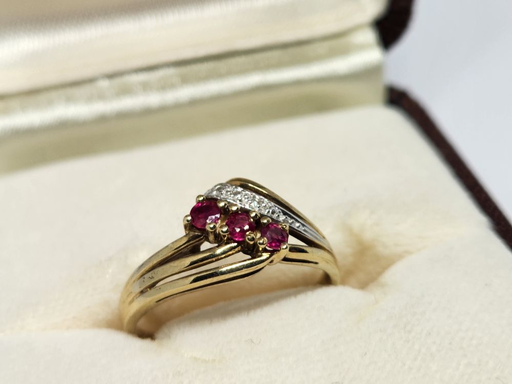 Vintage Goldring 375 mit Rubinen und Diamanten (geprüft) (Gebraucht) in ...