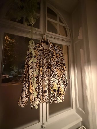 ESCADA- Damen Hemd mit Leo-Muster und Barock-Print