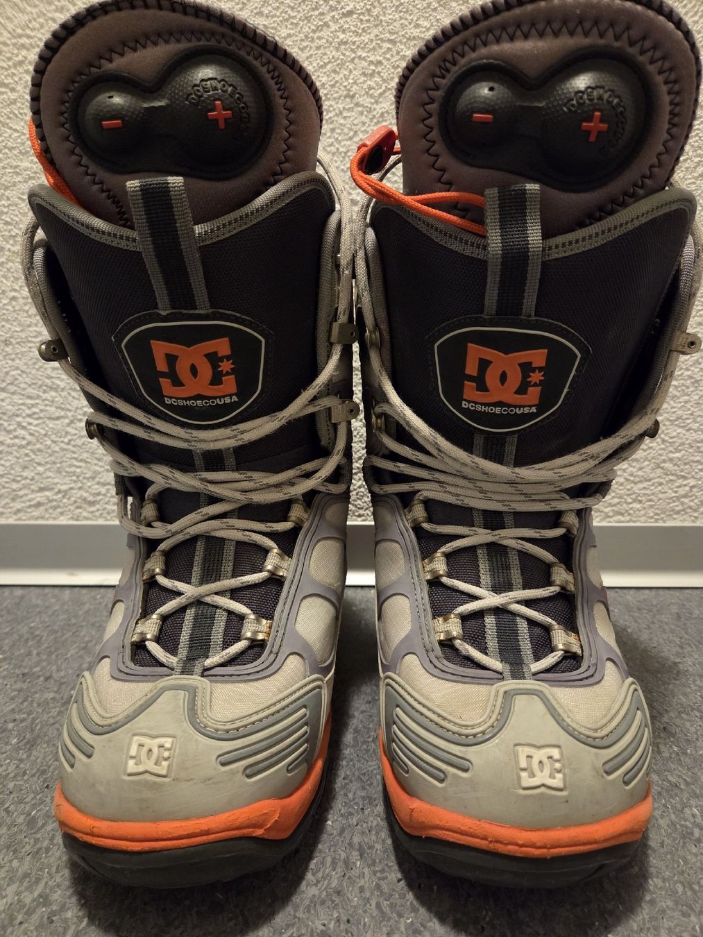 Scarpe da uomo: DC Snowboard Boots US 9.5 mit Reebok Pump-System – Usato da Wilderswil venduto da bir_7xhm