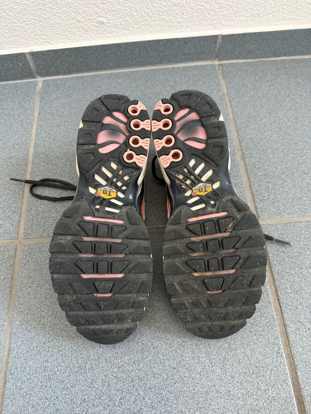 Nike Chaussures femmes: Nike Air Max Plus "Magma Orange Soft Pink" – D'occasion à Worb par le_castor 5