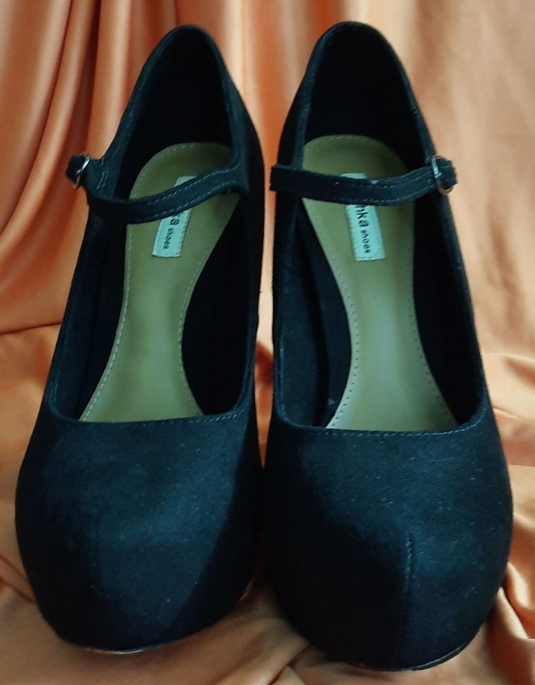 Bershka Scarpe da donna: BERSHKA Damen High Heels Schwarz Gr.36 – Usato da Seuzach venduto da VT-Collections2