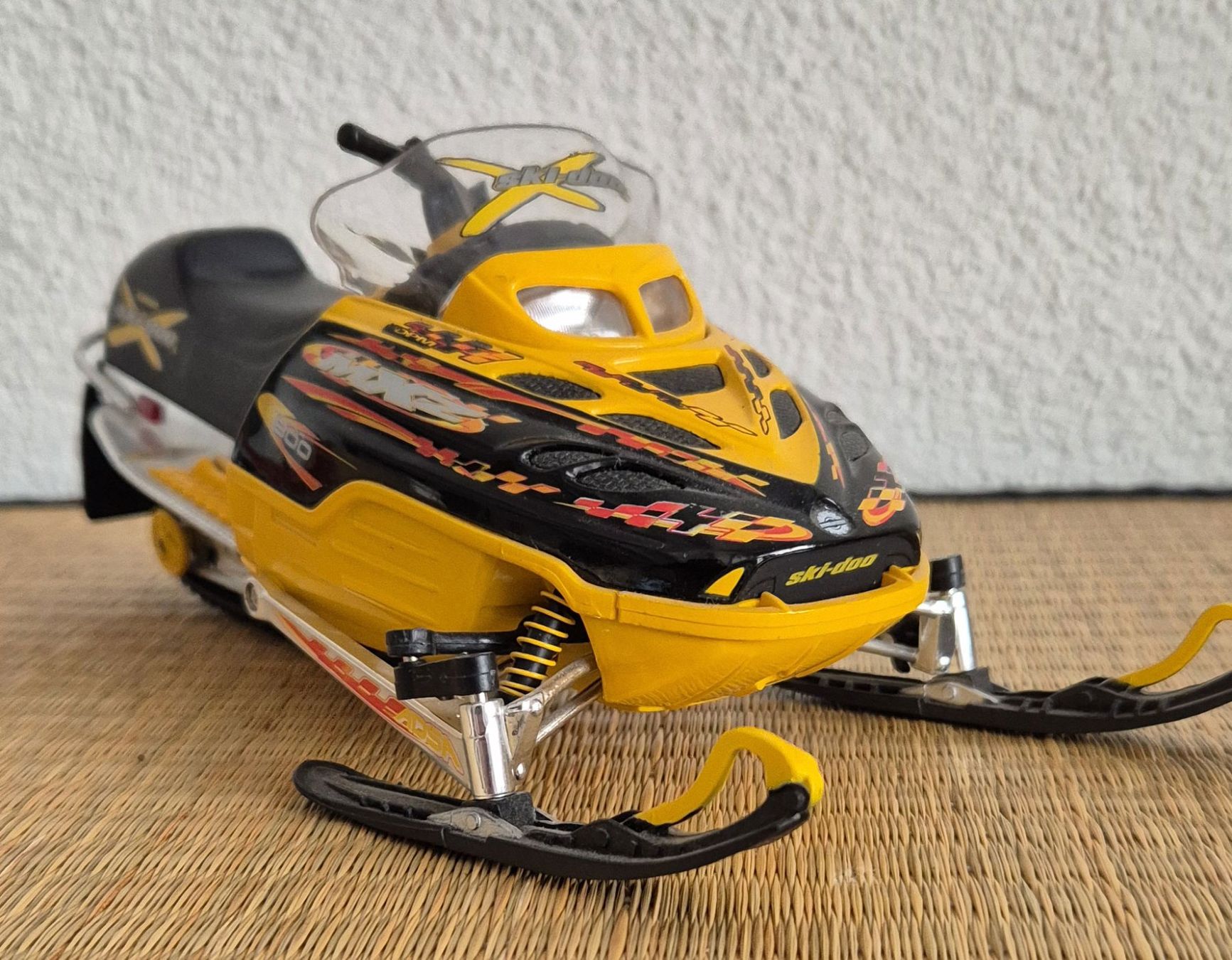 Giocattoli: New-ray Ski-doo MXZ 800 Snowmobile von 2002 – Difettoso da Dübendorf venduto da Povo 3