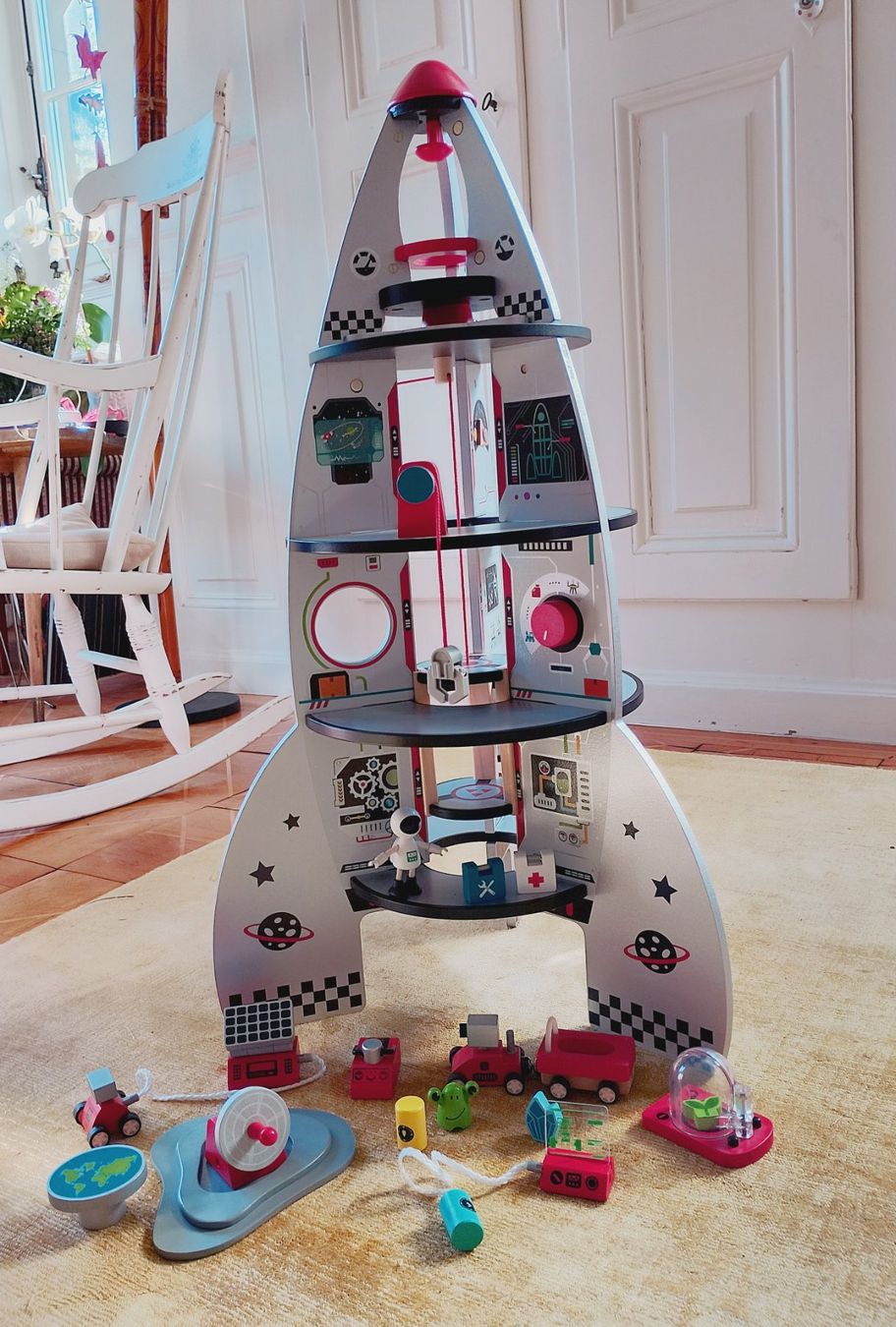 Hape Giocattoli: Hape four-stage rocket – Usato da Bern venduto da soberi