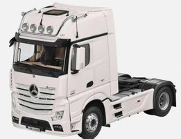 Genuine Mercedes-Benz 1:18 Actros GigaSpace 4x2 White Truck