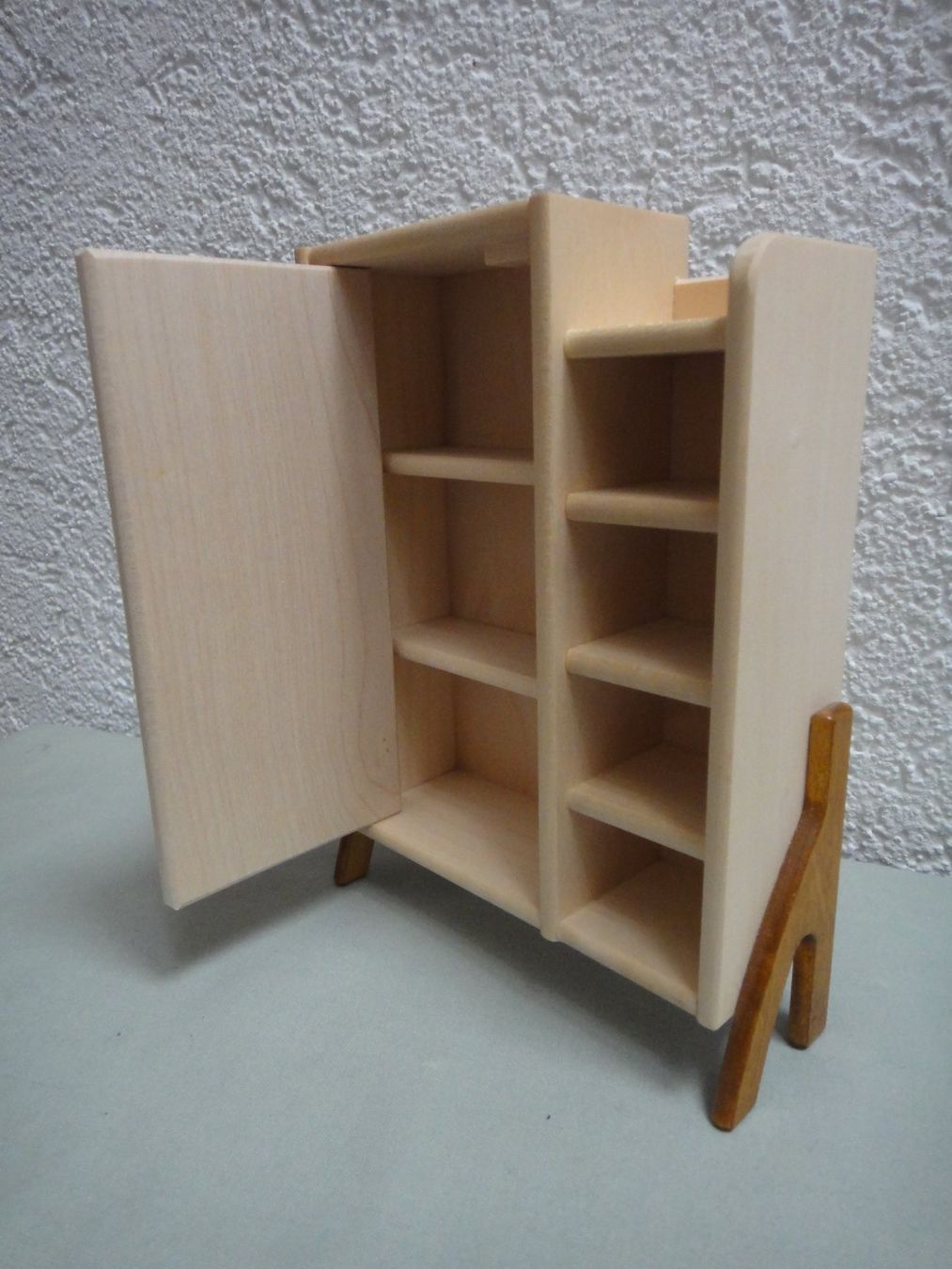 Case e mobili per bambole: Puppenstubenmöbel, Kinderzimmerschrank – Nuovo (secondo la descrizione) da Detligen venduto da Crissie307 1