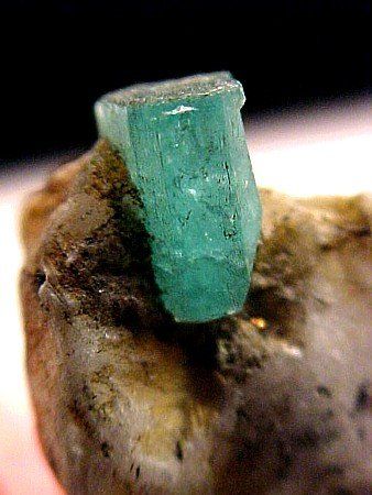 Minerali & Pietre curative: Gemmy Emerald , Coscuez Mine, Columbia – Usato da Figino venduto da minshop 1