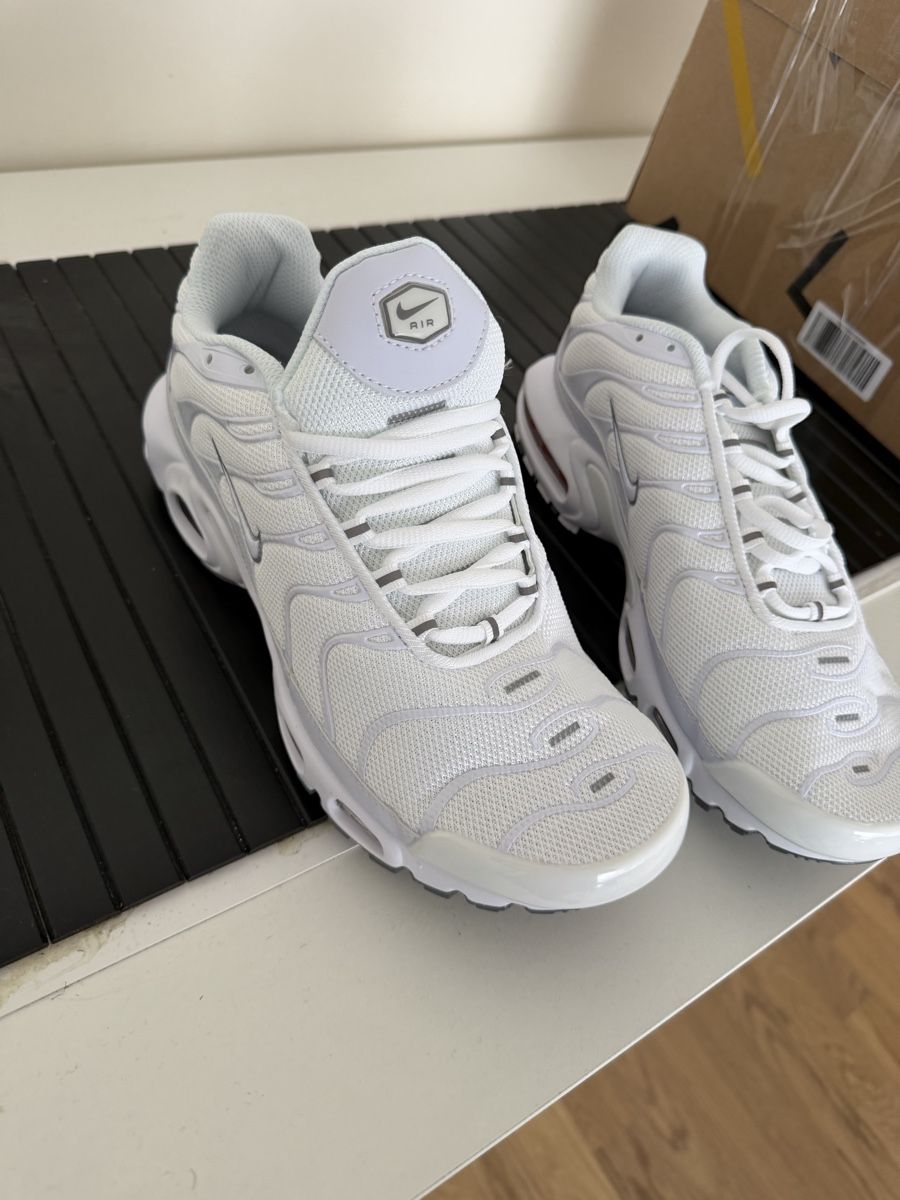 Nike Herrenschuhe: Weisse Nike Tn grösse 44 – Neu (gemäss Beschreibung) aus Lyss von jan_fd29
