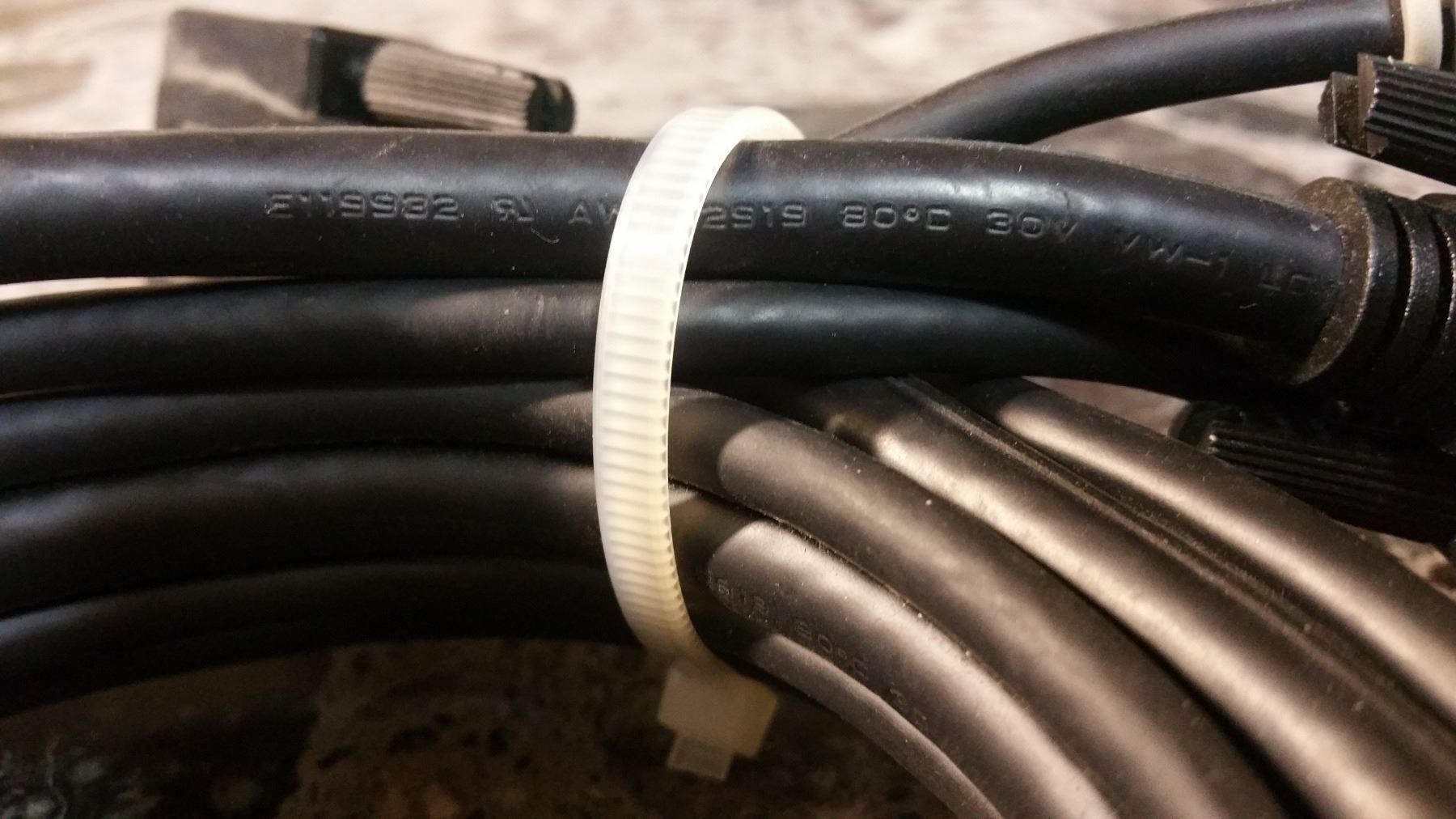 Cavi: KVM-Kabel – Usato da Uerkheim venduto da Justi.y 1
