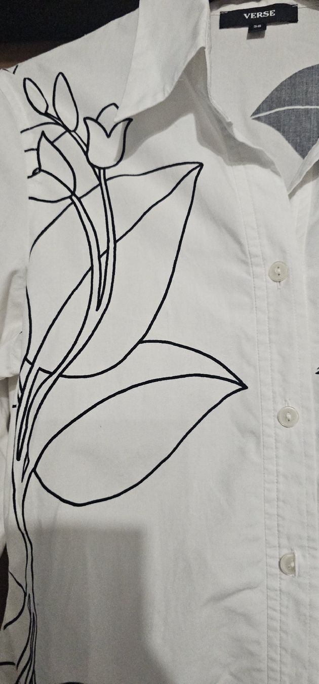 Camicette: Weiss-schwarze Blumen-Bluse, Gr. 36, frühlingshaft & elegant – Nuovo (secondo la descrizione) da Horgen venduto da ste_sy7h 1