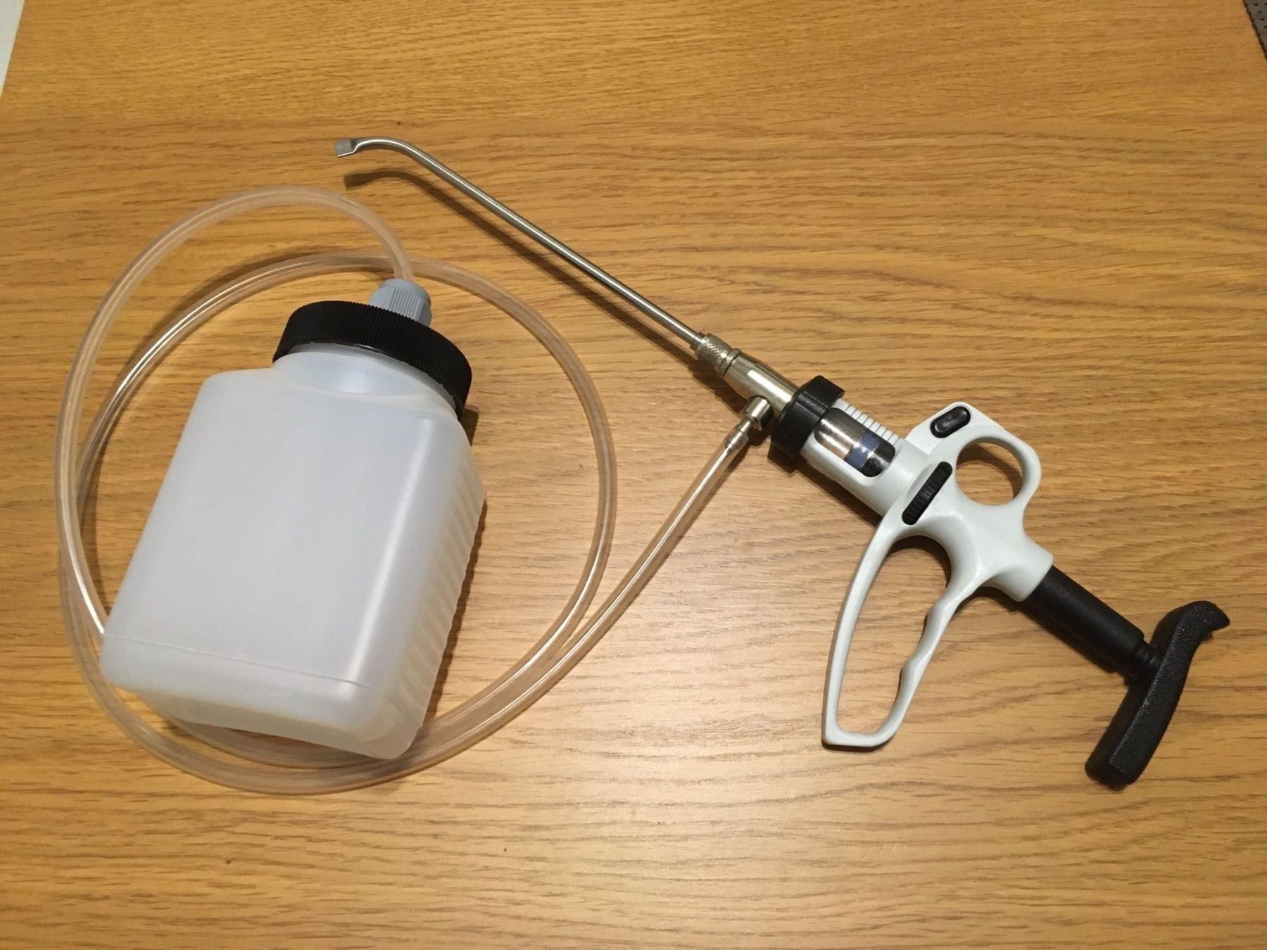Tecnologia medica: Automatikspritze 150 ml – Usato da Uster venduto da honigruedi