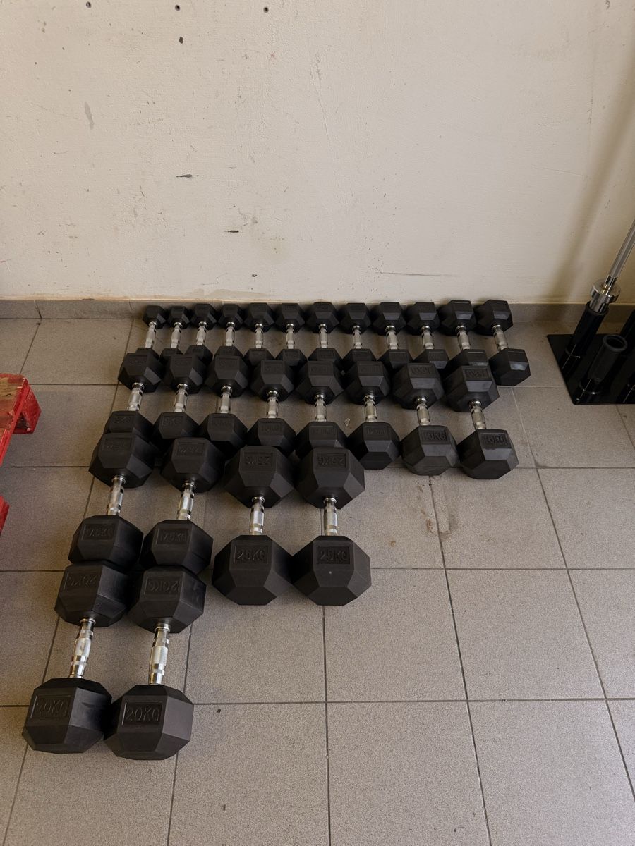 Manubri & Pesi: Hantelset (Dumbbells) + Ablage – Usato da Oberbuchsiten venduto da DoppioEspresso 1