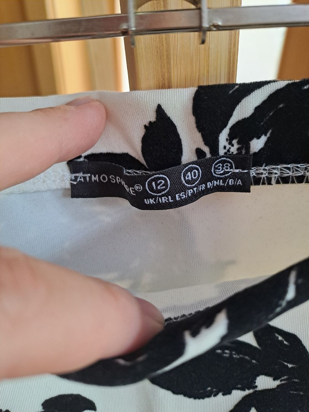 Röcke: Rock mit Blumenmuster schwarz weiss Grösse 38 – Neu (gemäss Beschreibung) aus Rickenbach LU von bishiida 1