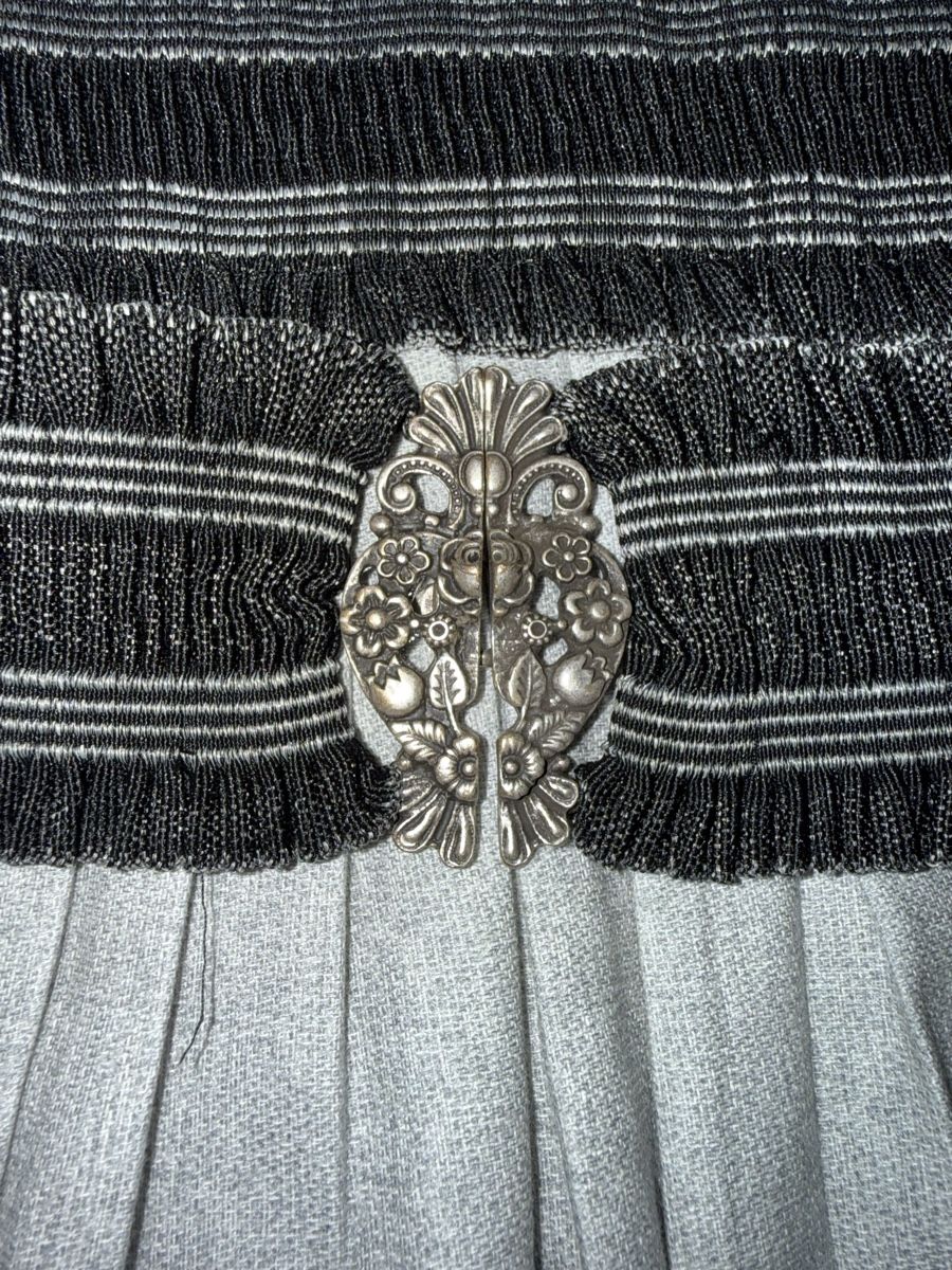 Vestiti: Dirndl Berwin & Wolff, Grösse 38/40, Grau mit Spitze – Nuovo e nell'imballaggio originale da Ernetschwil venduto da V8. 5