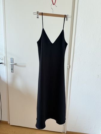 Robe Ba&sh noire, taille 3, parfait pour l'été!