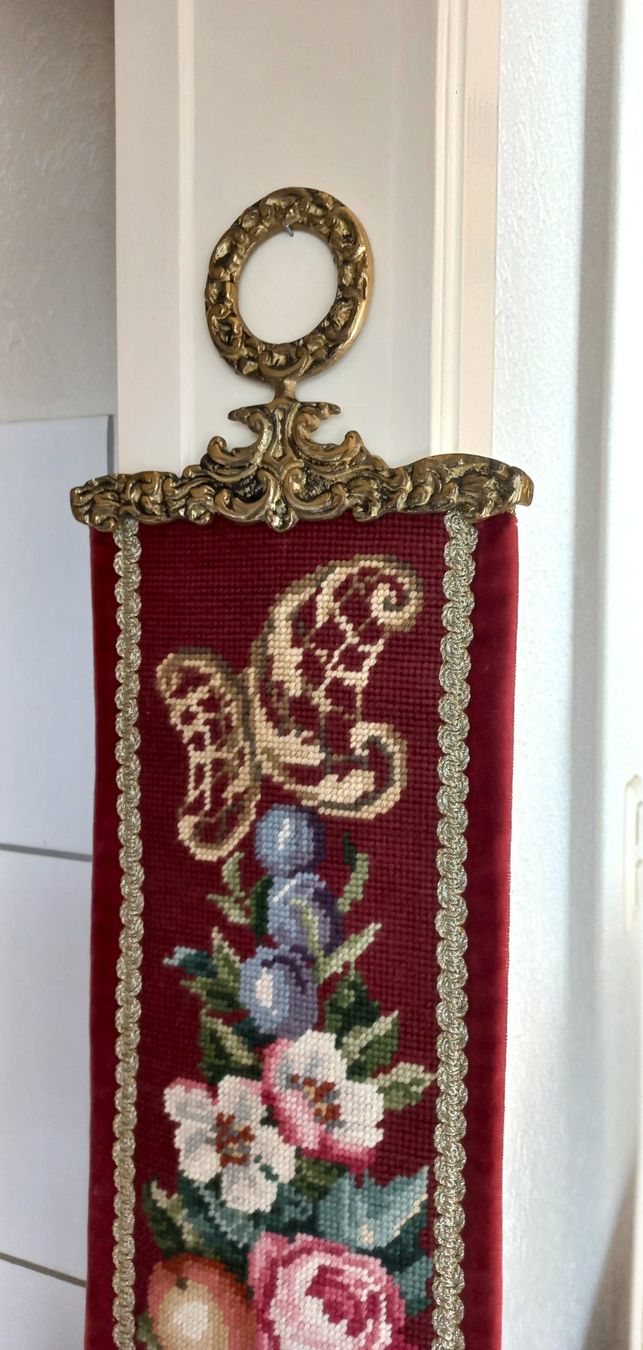 Teppiche: Antiker Gobelin / Wandbehang / Glockenzug – Gebraucht aus Bévilard von Orscha 1
