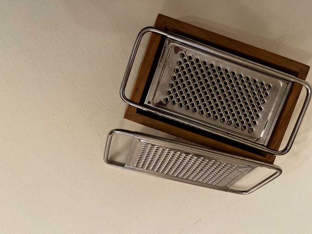 Käsereibe Mit Handkurbel & 3 Aufsätzen - Edelstahl Reibe Für Parmesan, Nüsse & Gemüse