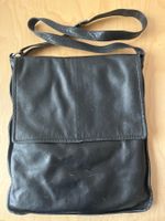 Schwarze schöne Ledertasche zum Umhängen